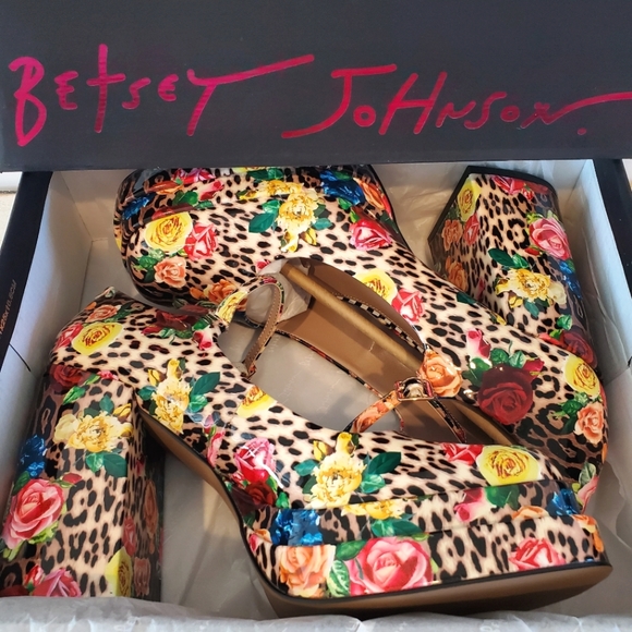 Betsey Johnson Blondie Mary Jane Platform Heels - Picture 2 of 9